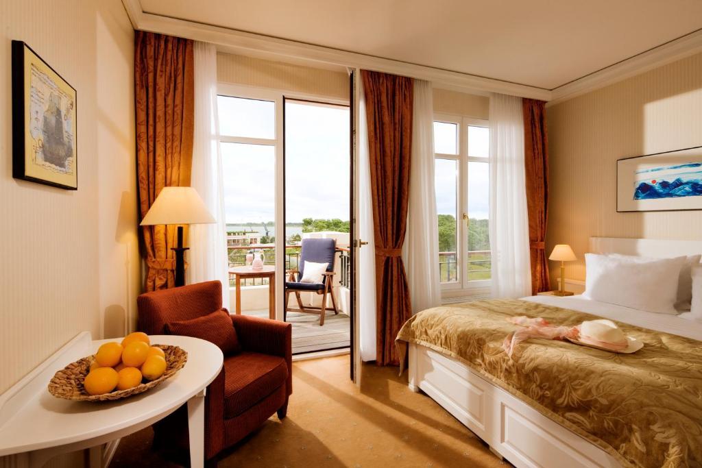 Hotel Yachthafenresidenz Hohe Duene à Rostock Chambre photo A room at the Hotel de la Plage