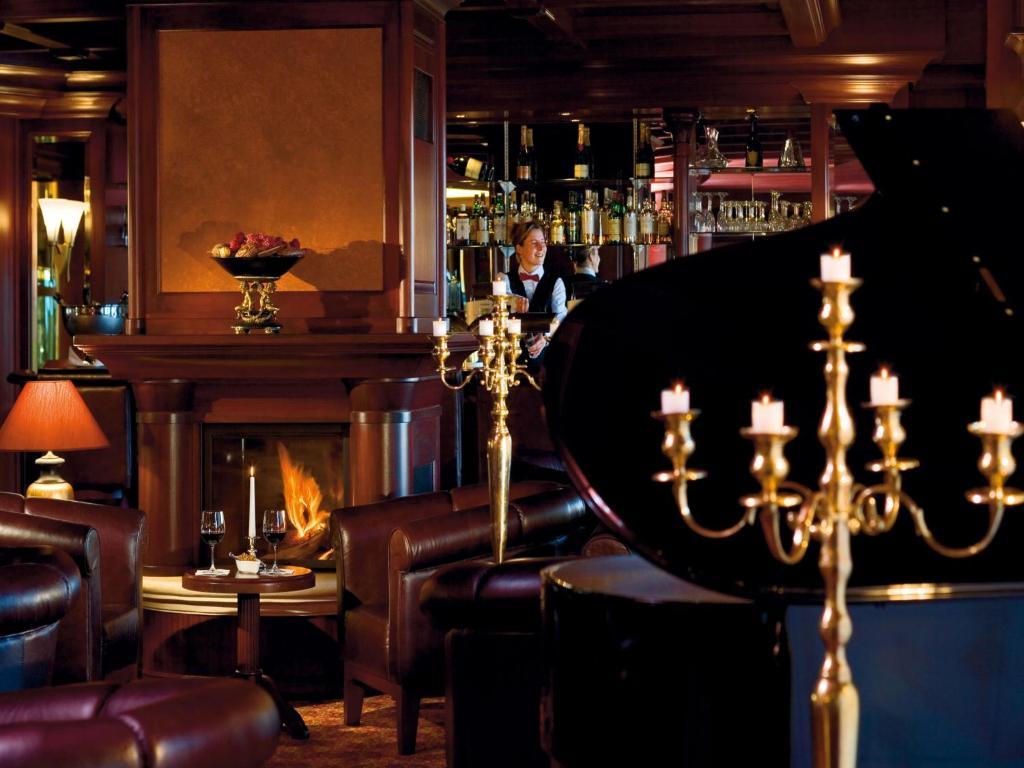 Hotel Yachthafenresidenz Hohe Duene à Rostock Extérieur photo The bar at the St. Regis