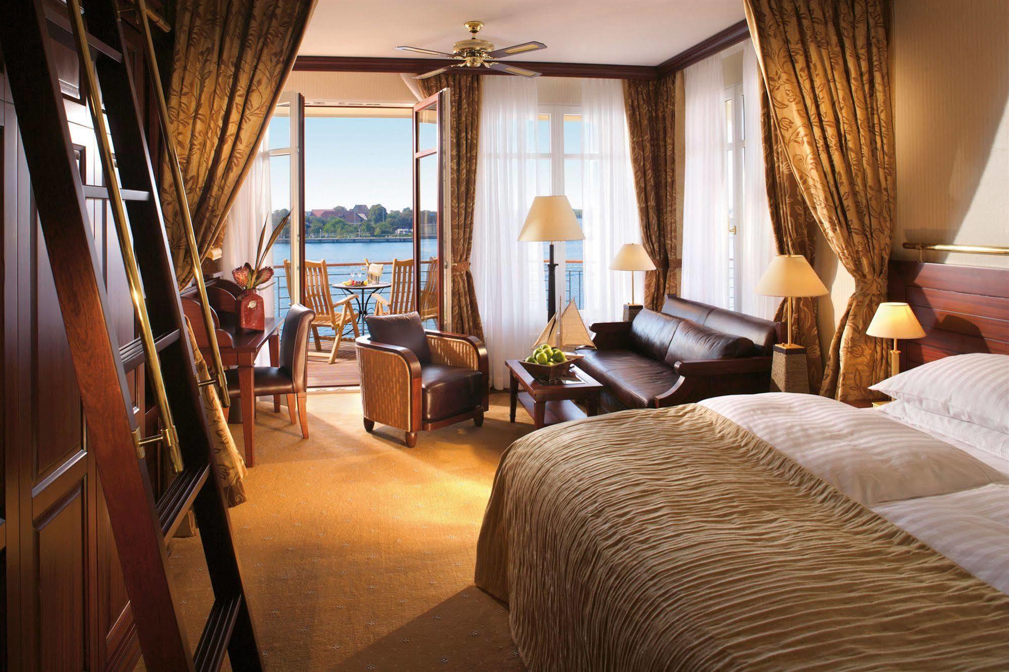 Hotel Yachthafenresidenz Hohe Duene à Rostock Extérieur photo Suite