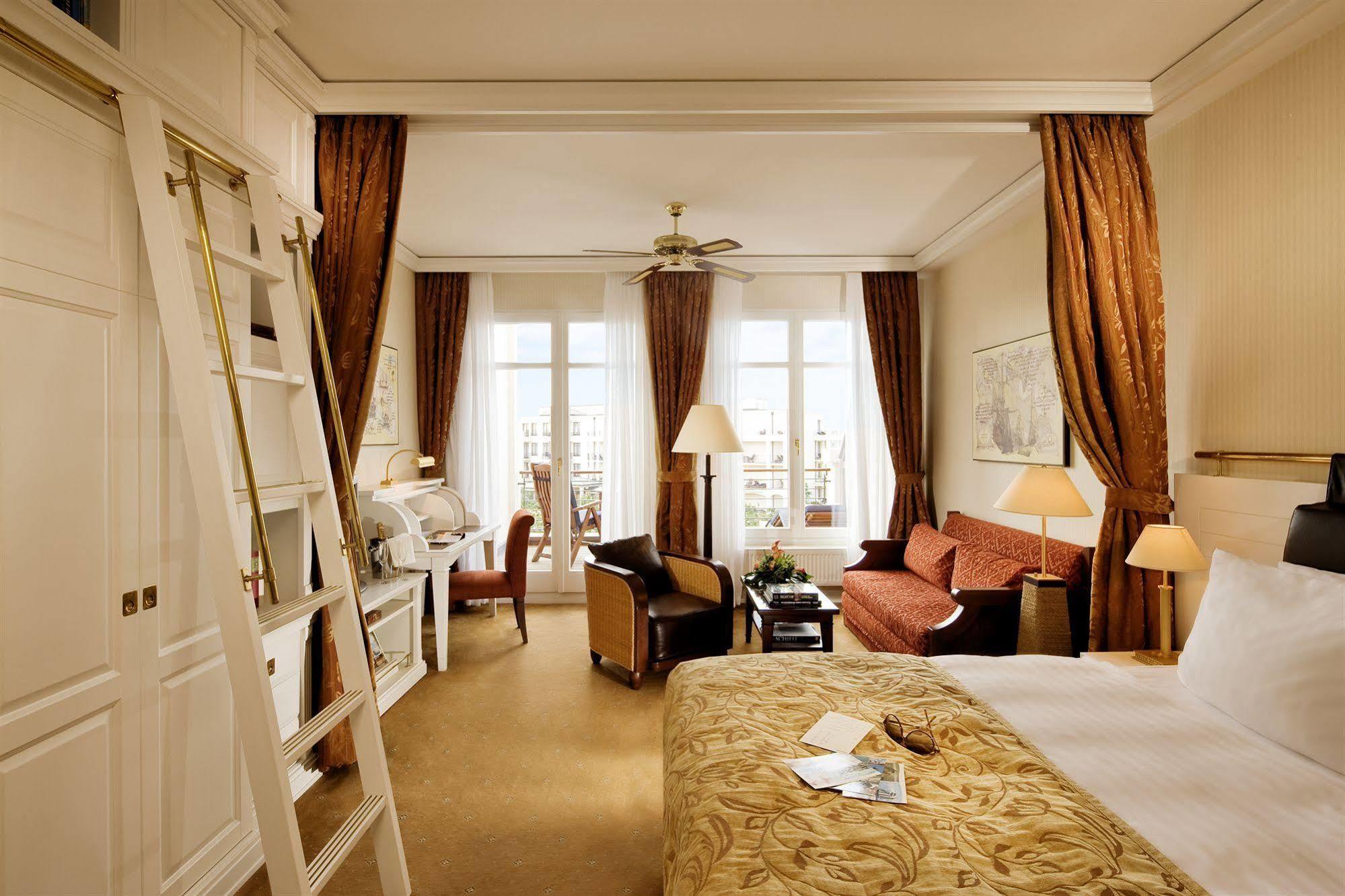 Hotel Yachthafenresidenz Hohe Duene à Rostock Extérieur photo
