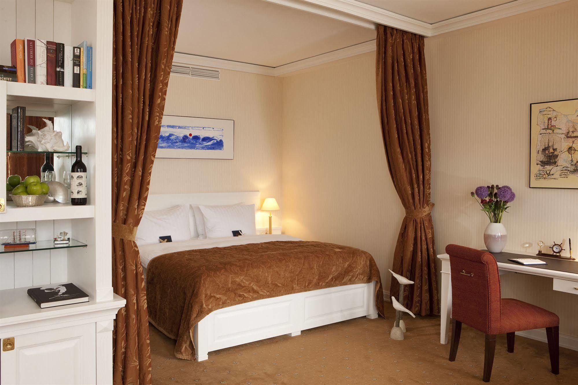 Hotel Yachthafenresidenz Hohe Duene à Rostock Extérieur photo