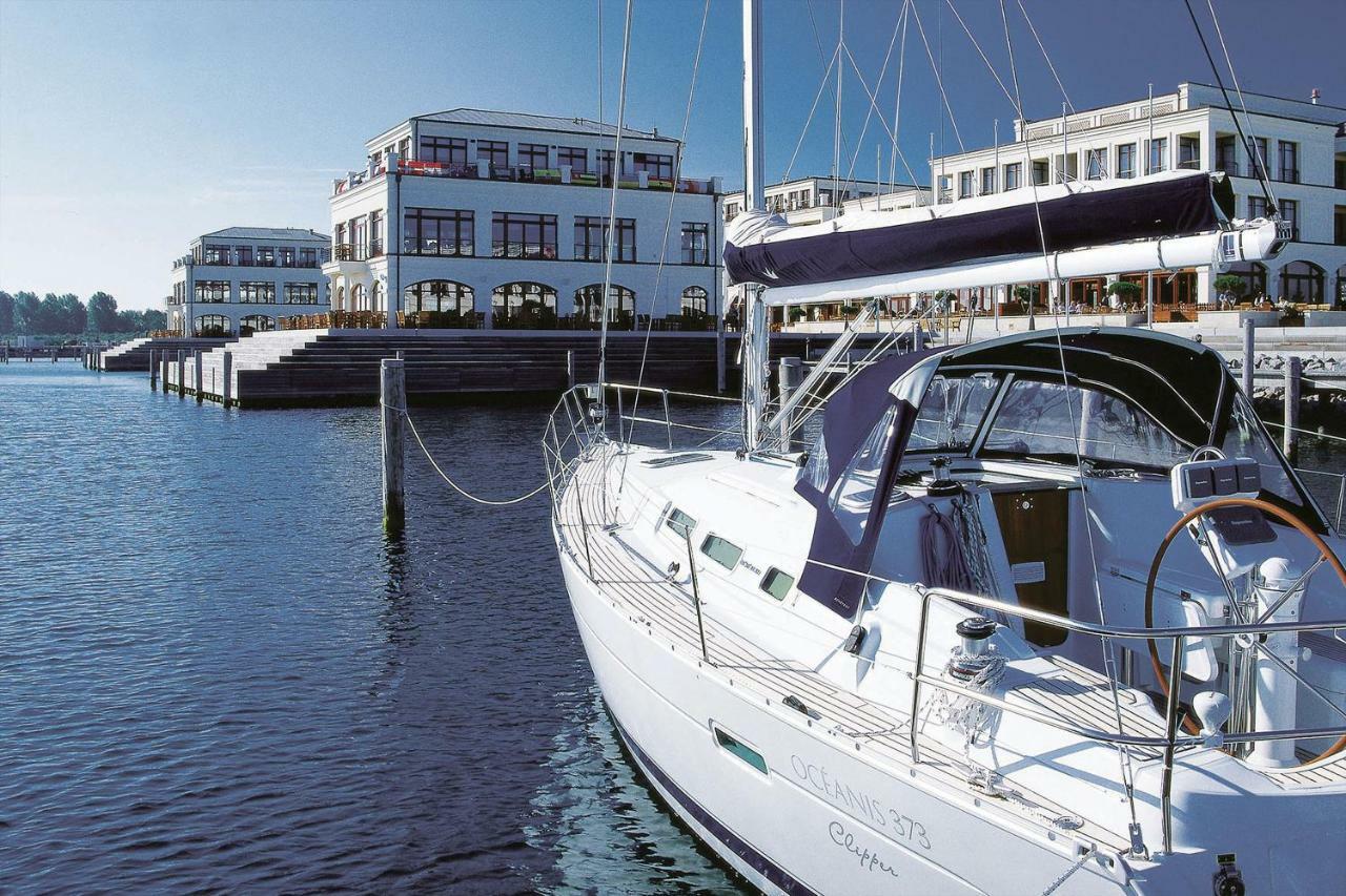 Hotel Yachthafenresidenz Hohe Duene à Rostock Extérieur photo The marina